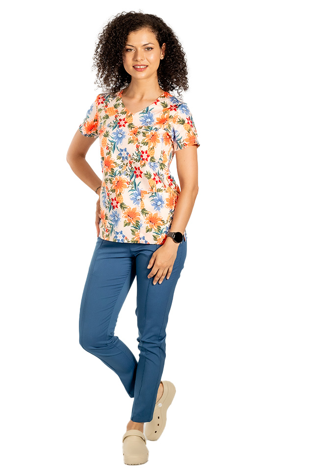 Strečový lekársky oblek s kvetmi, potlačenou blúzkou a elastickými džínsovými nohavicami so sťahovacou šnúrkou a gumou