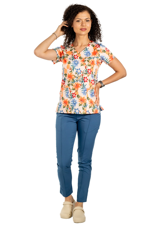 Strečový lekársky oblek s kvetmi, potlačenou blúzkou a elastickými džínsovými nohavicami so sťahovacou šnúrkou a gumou