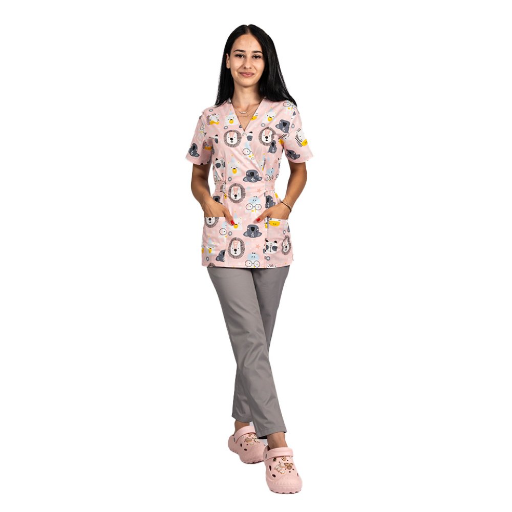 Lekárske kimono s levom, s potlačenou blúzkou a elastickými nohavicami