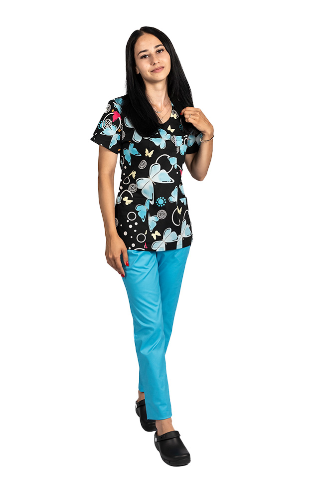 Zdravotnícky oblek Blackbutterfly s potlačenou blúzkou a elastickými nohavicami