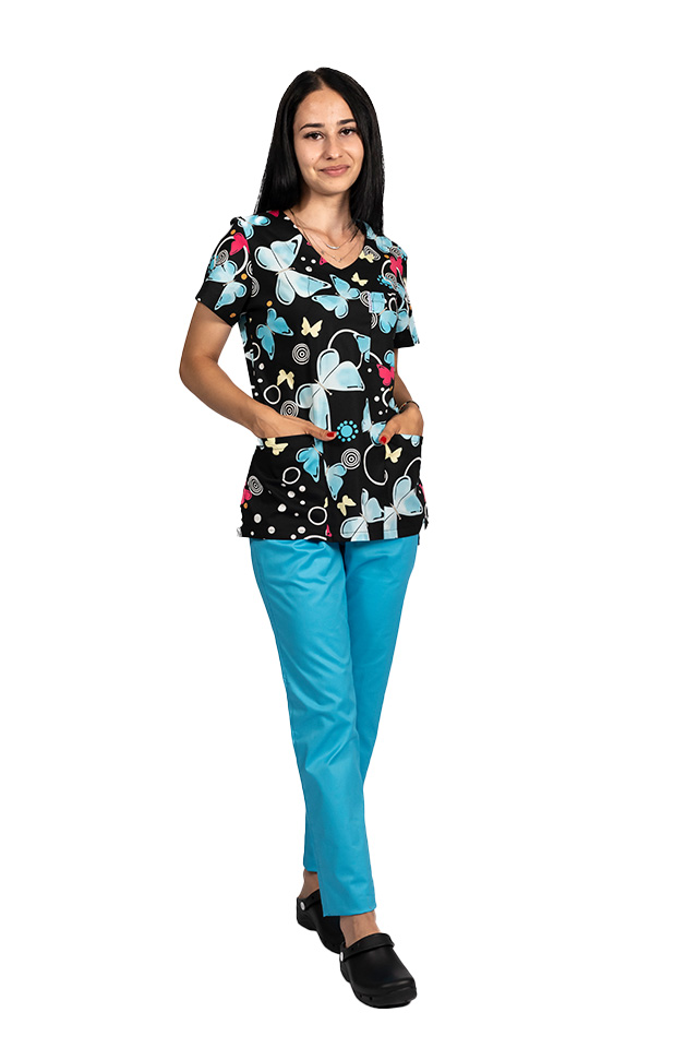 Zdravotnícky oblek Blackbutterfly s potlačenou blúzkou a elastickými nohavicami