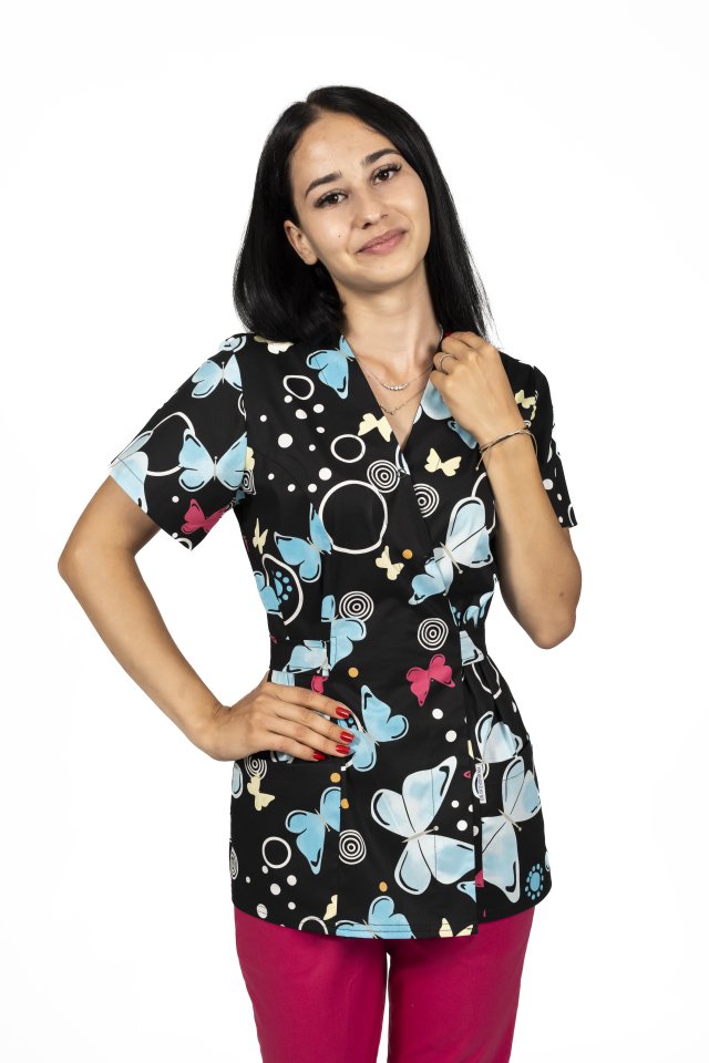 Lekárske kimono s čiernym motýľom a dvoma našitými vreckami 