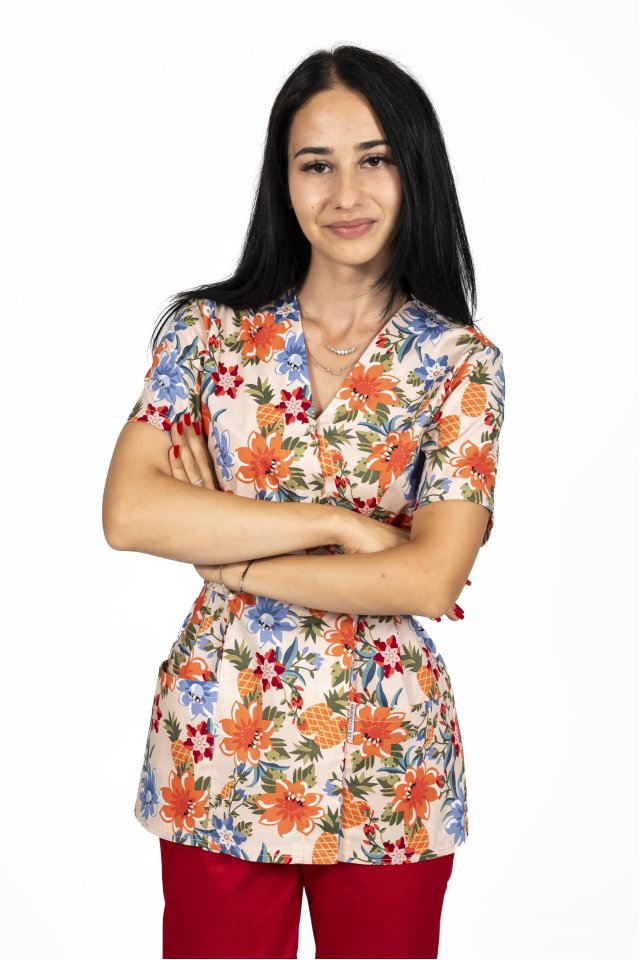 Lekárske kimono s kvetmi a dvoma našitými vreckami