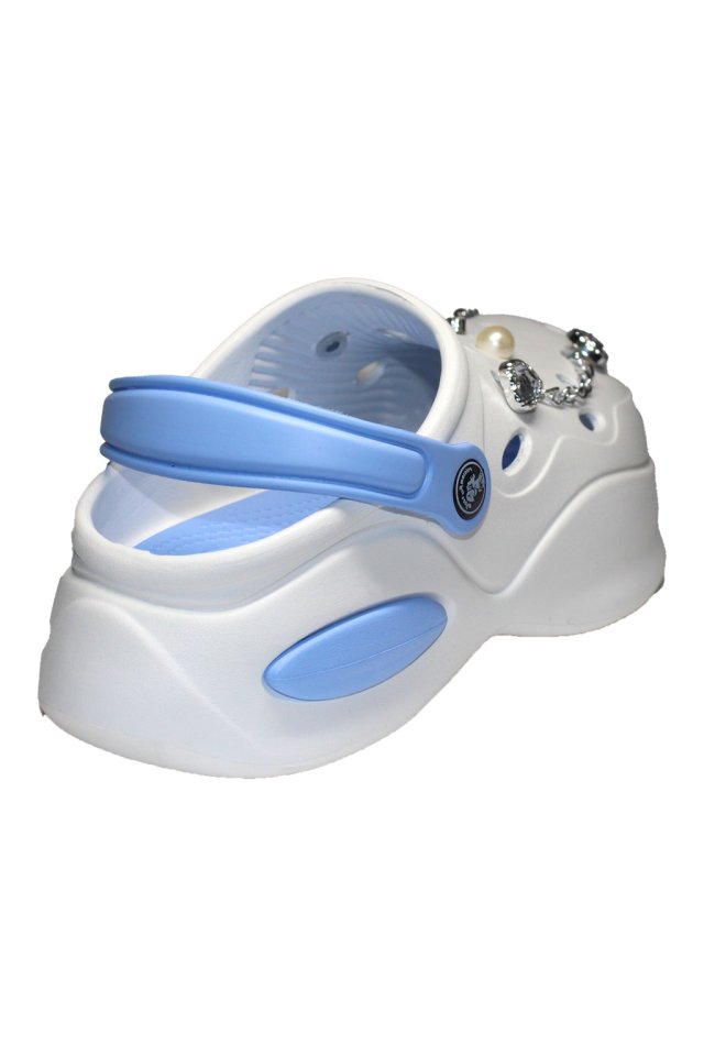 Biele lekárske dreváky s modrými detailmi pre ženy - Dreváky s aplikovanými detailmi