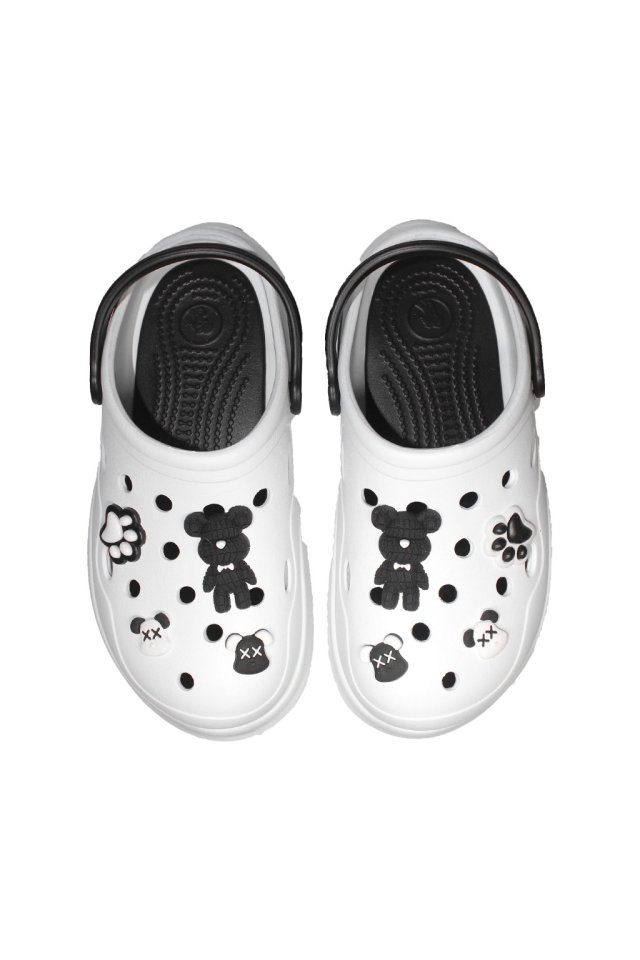 Čiernobiele zdravotnícke dreváky pre ženy - Dreváky s aplikovanými detailmi