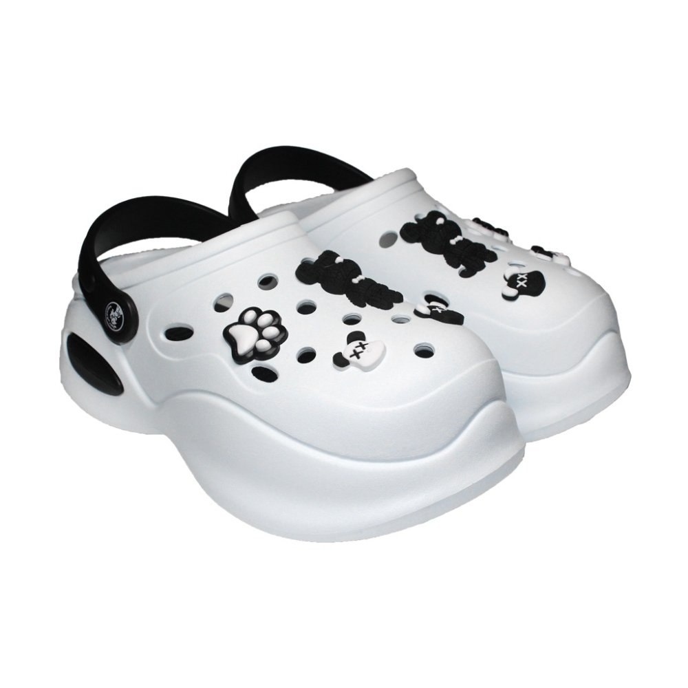 Čiernobiele zdravotnícke dreváky pre ženy - Dreváky s aplikovanými detailmi