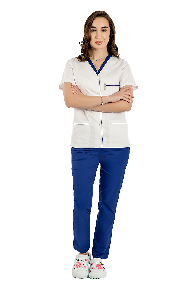 Biely elastanový lekársky plášť s modrým lemovaním, cvočkami a tromi našitými vreckami