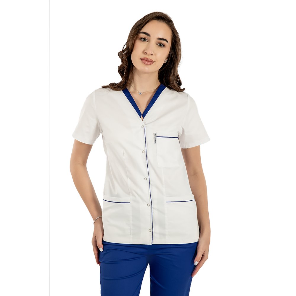 Biely elastanový lekársky plášť s modrým lemovaním, cvočkami a tromi našitými vreckami