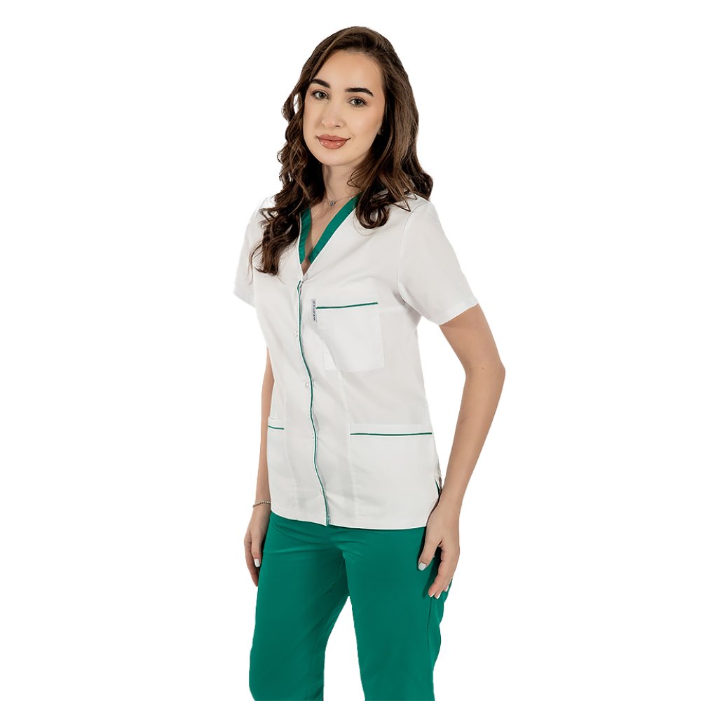 Biely elastanový lekársky plášť so zeleným lemovaním, cvočkami a tromi našitými vreckami